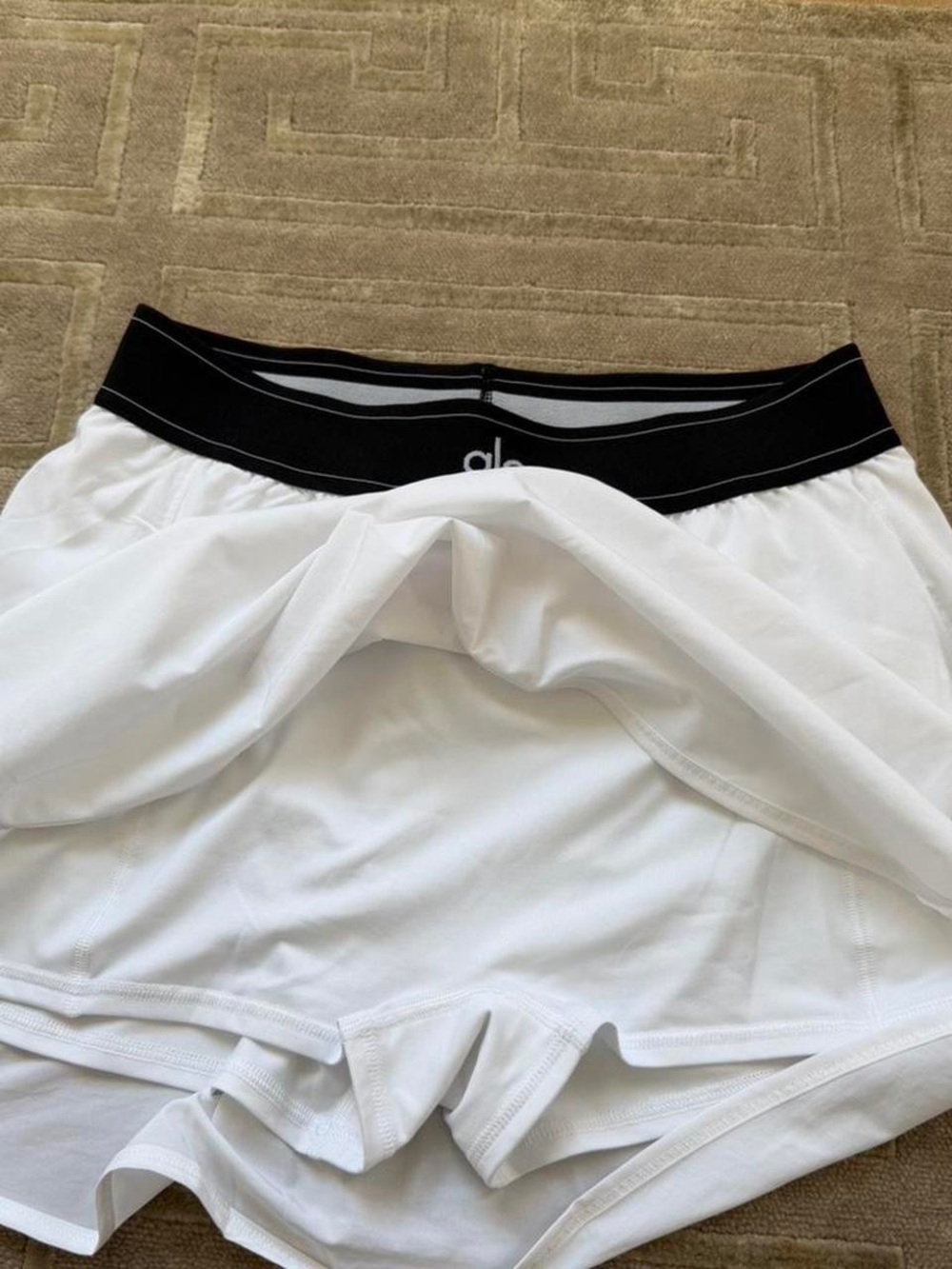 ALO Yoga White Mini Skort with Black Waistband - Picture 2 of 3